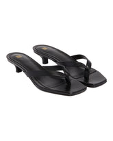 Black Leather Thong Sandals - Women's pumps | PLP | Antonia